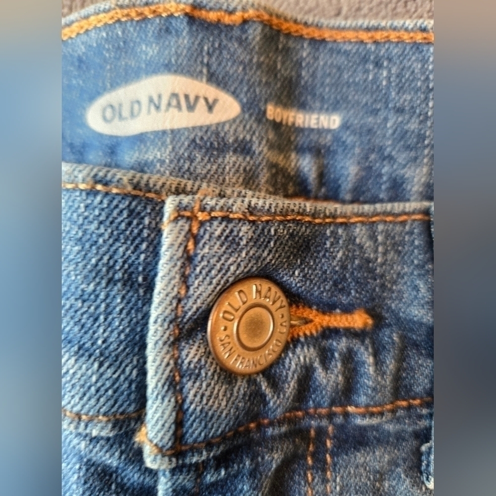 NWT, Old Navy, Boyfriend Distressed Cutoff Jean Shorts, Size 4, Medium Wash - Picture 8 of 10